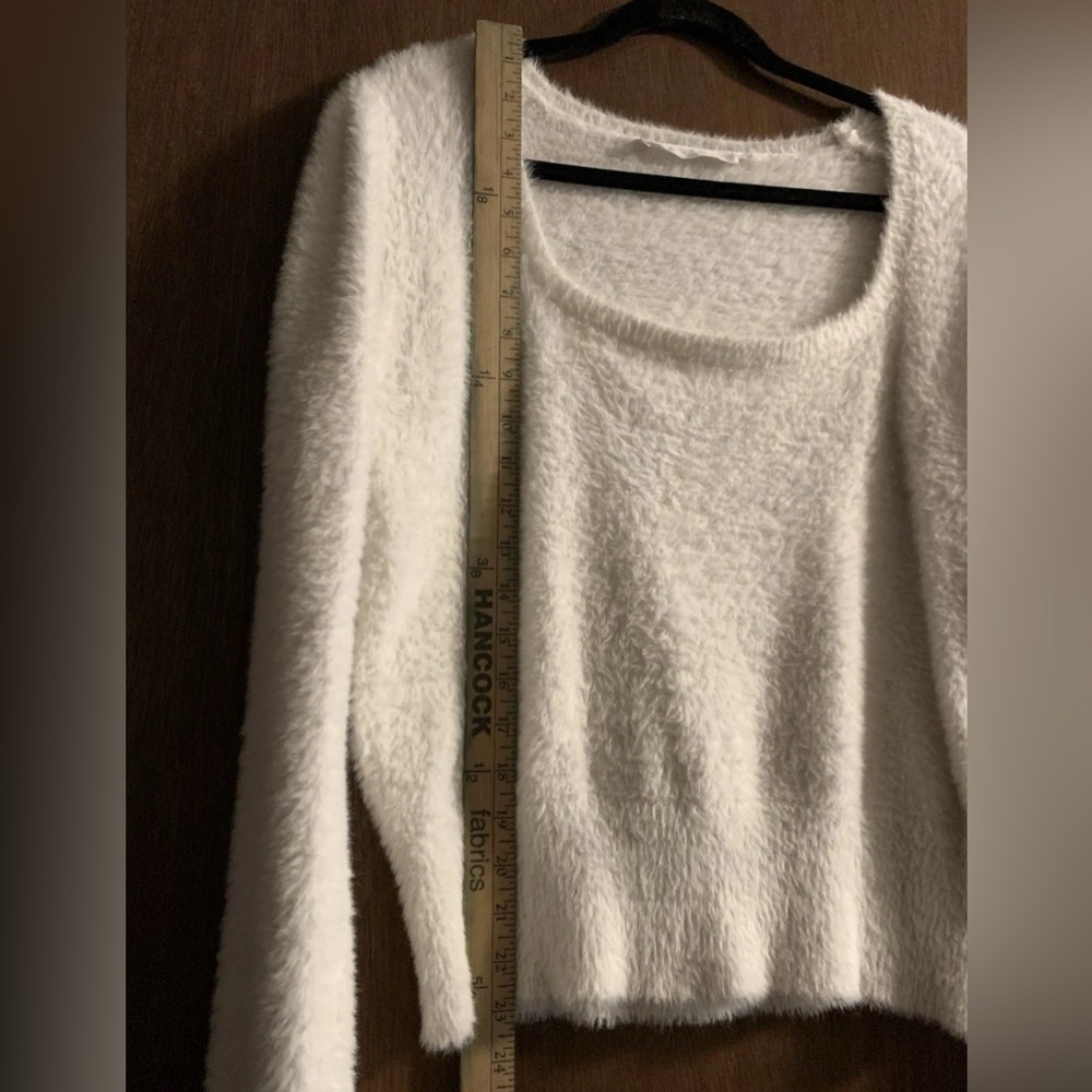 Astr The Label Anthropology Fuzzy White Scoop Neck Sweater - Picture 6 of 10